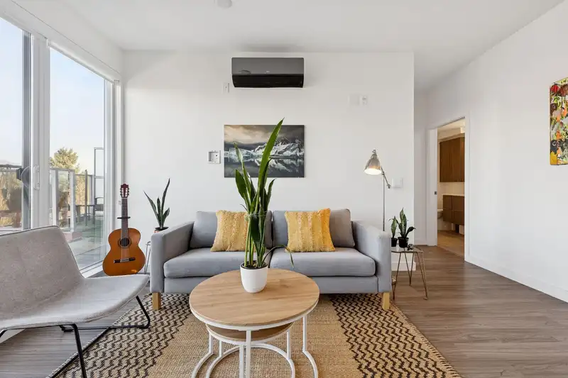 505 379 E BROADWAY - photo 4 of 25