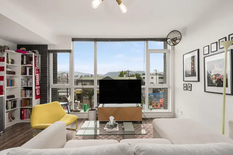 208 2511 QUEBEC STREET - photo 2 of 17