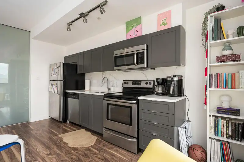 208 2511 QUEBEC STREET - photo 4 of 17