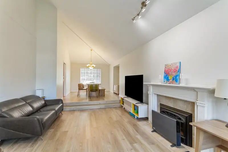 800 SPRICE AVENUE - photo 2 of 25