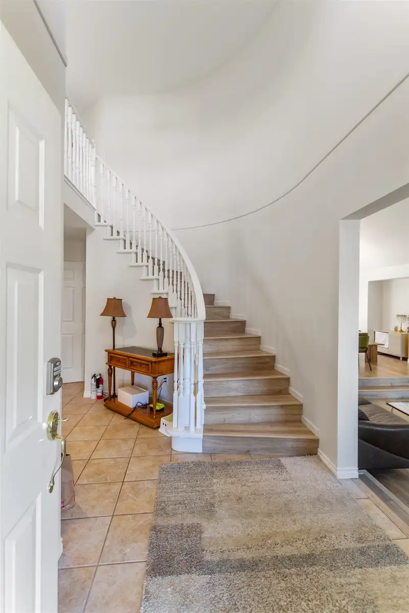 800 SPRICE AVENUE - photo 4 of 25
