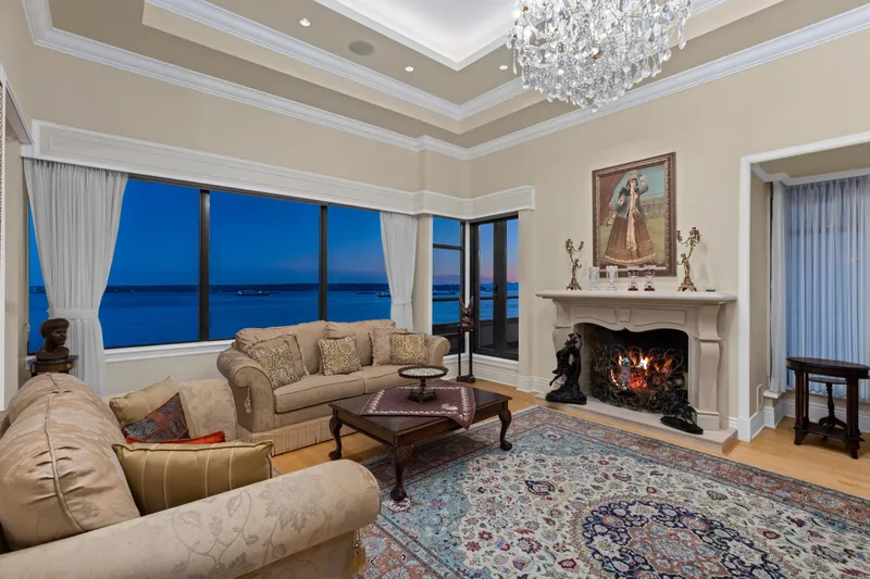 1801 1972 BELLEVUE AVENUE - photo 4 of 25