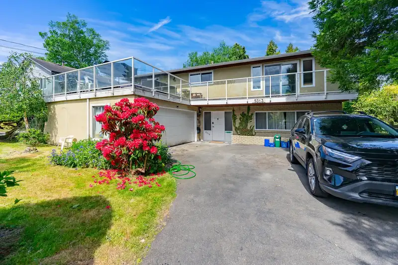 5313 10 AVENUE - photo 1 of 33