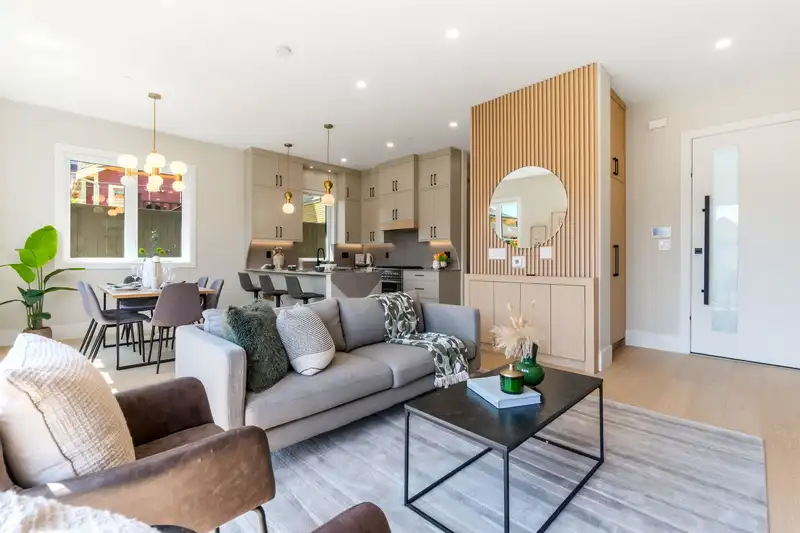 2 1826 E 2ND AVENUE - photo 4 of 40