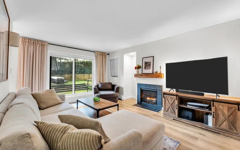 102 1935 W 1ST AVENUE - photo 3 of 23