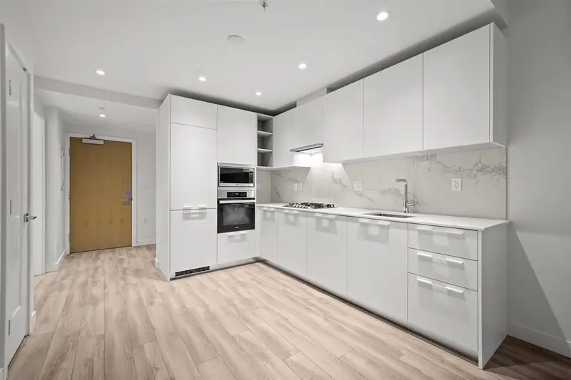 2503 6699 DUNBLANE AVENUE - photo 4 of 25