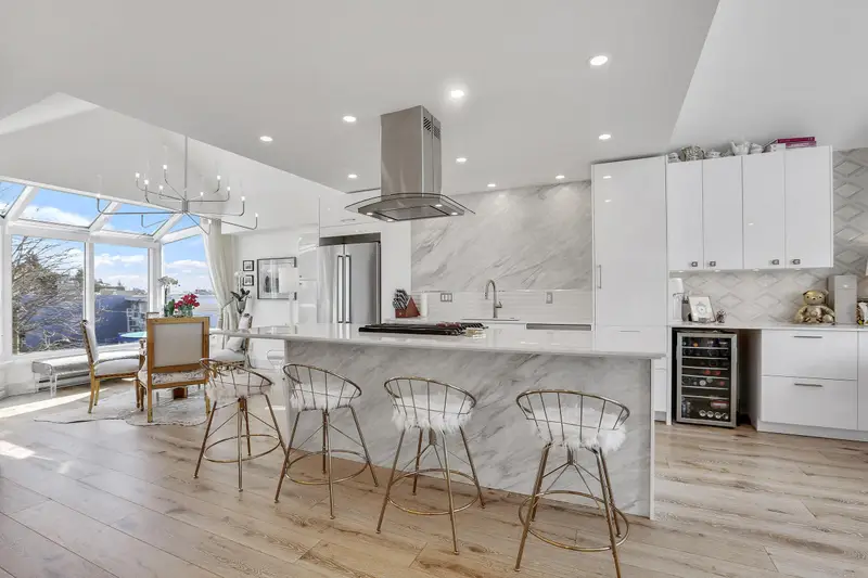 1115 ELM STREET - photo 4 of 17