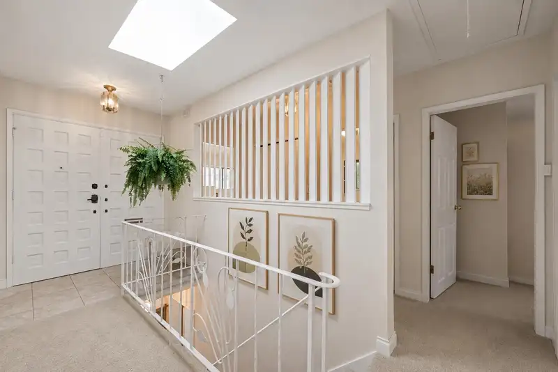 689 POPLAR STREET - photo 4 of 29