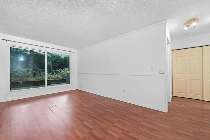 105 240 MAHON AVENUE - photo 4 of 18