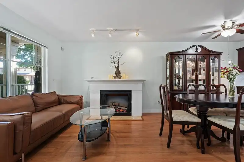 15 6568 193B STREET - photo 2 of 39