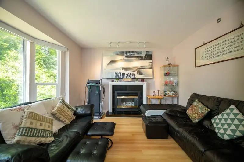 4568 HOY STREET - photo 2 of 17