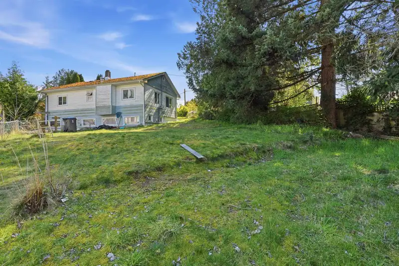 5689 PORPOISE BAY ROAD - photo 3 of 30