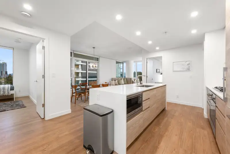 2103 585 AUSTIN AVENUE - photo 2 of 36