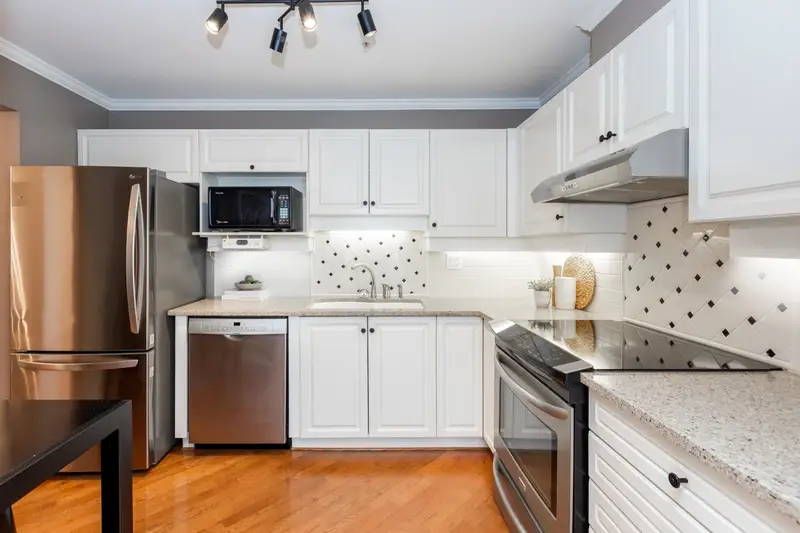 111 15272 20 AVENUE - photo 2 of 25