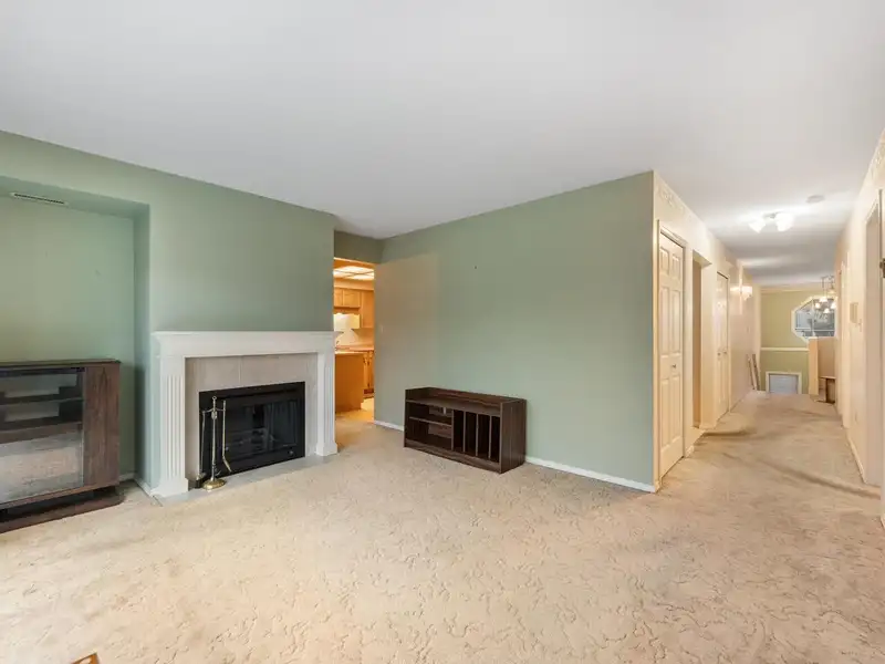 16 19797 64 AVENUE - photo 4 of 39