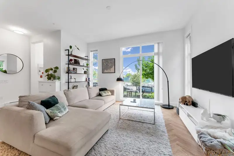 103 13933 105 BOULEVARD - photo 1 of 23