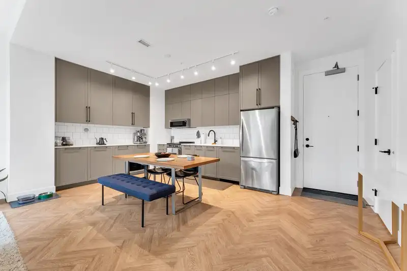103 13933 105 BOULEVARD - photo 2 of 23