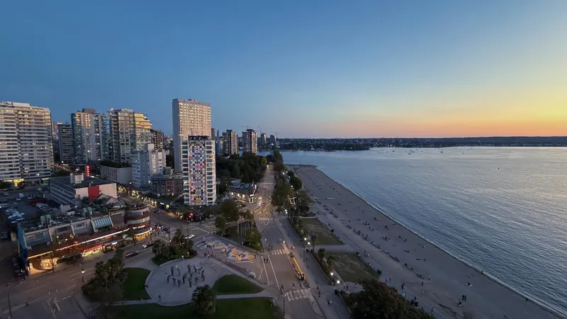 17 1861 BEACH AVENUE - photo 4 of 25