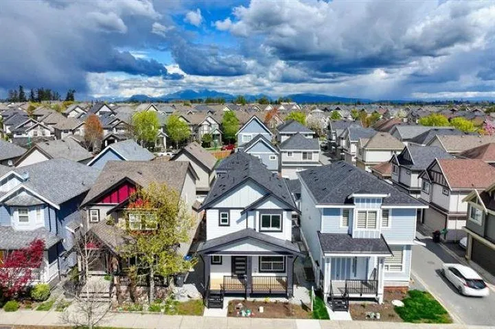 19109 67 AVENUE - photo 3 of 25