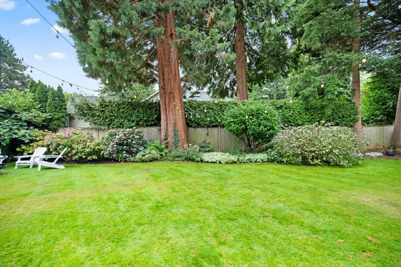 4844 7A AVENUE - photo 4 of 39