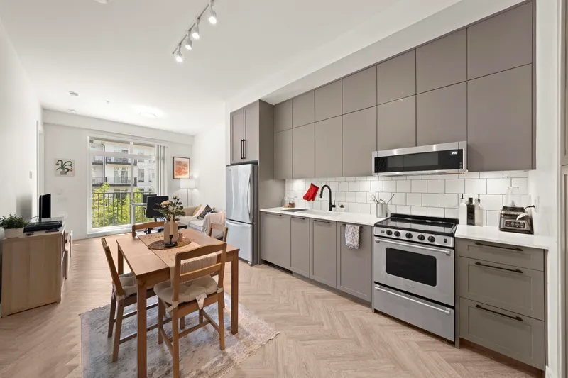 201 13933 105 BOULEVARD - photo 2 of 24