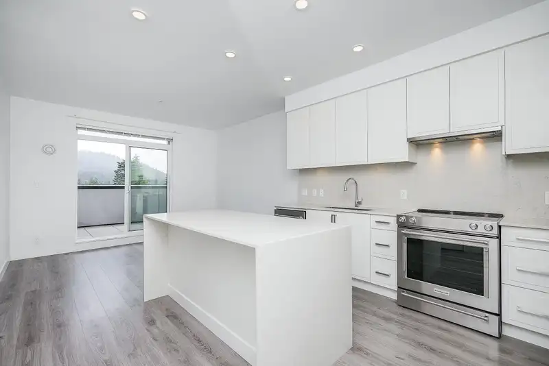 507 700 CLARKE ROAD - photo 3 of 40