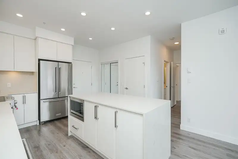 507 700 CLARKE ROAD - photo 4 of 40
