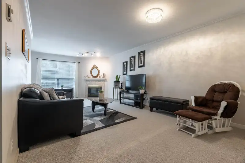 209 9942 151 STREET - photo 4 of 15