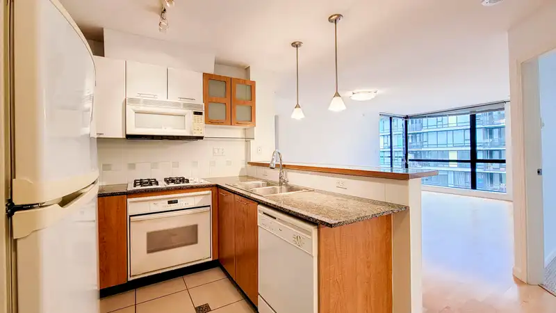 1204 7831 WESTMINSTER HIGHWAY - photo 4 of 39