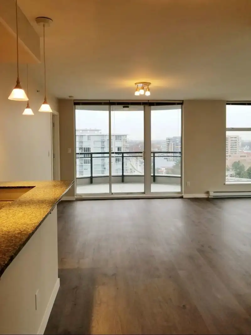 1805 8460 GRANVILLE AVENUE - photo 3 of 21