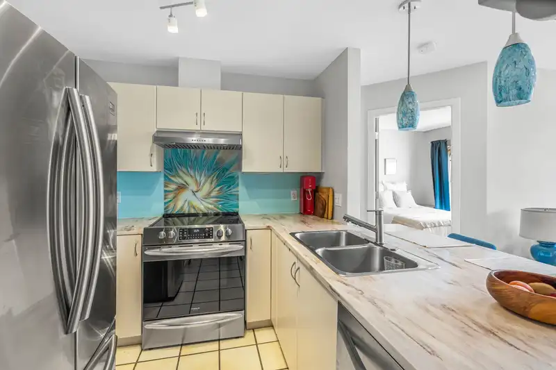 402 3161 W 4TH AVENUE - photo 2 of 17