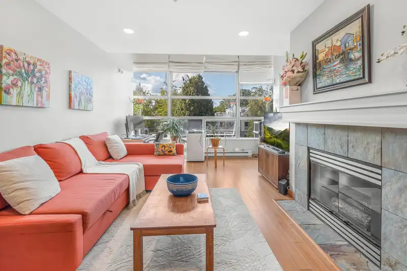 402 3161 W 4TH AVENUE - photo 4 of 17