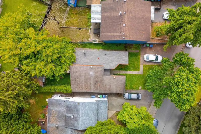 7092 129A STREET - photo 2 of 14