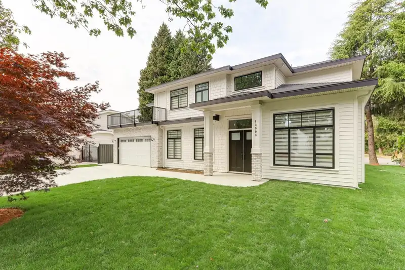 13093 61A AVENUE - photo 2 of 32