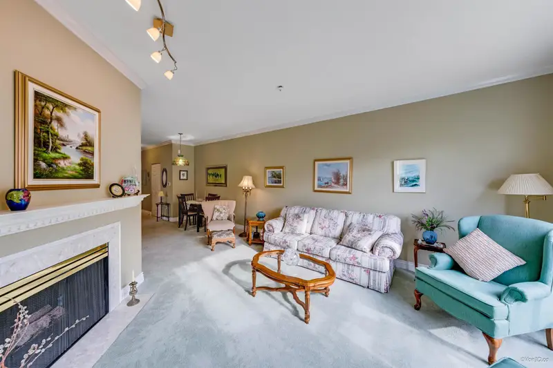 315 2985 PRINCESS CRESCENT - photo 2 of 25