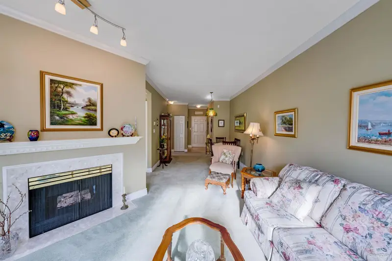 315 2985 PRINCESS CRESCENT - photo 3 of 25