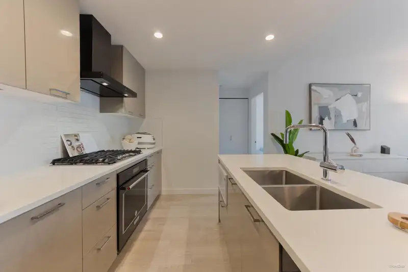 406 3581 ROSS DRIVE - photo 4 of 29