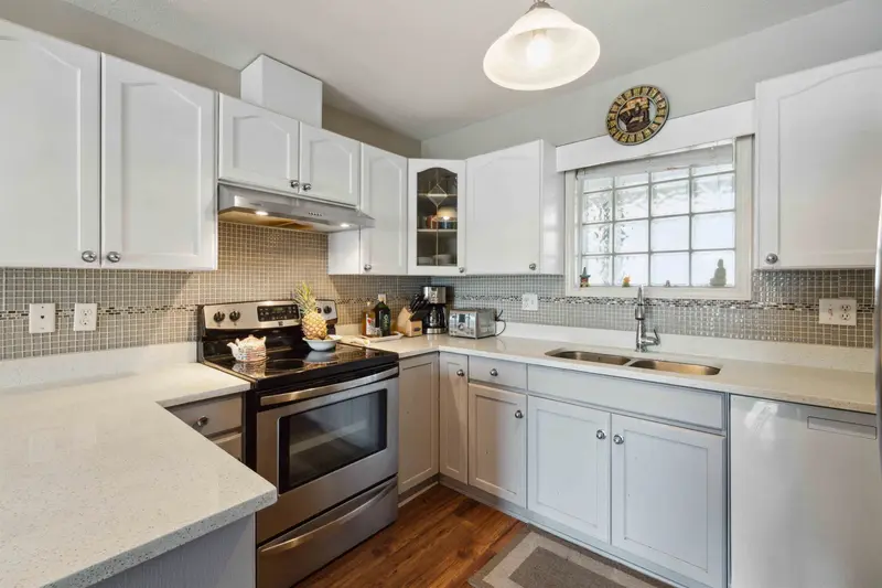 402 12025 207A STREET - photo 1 of 25