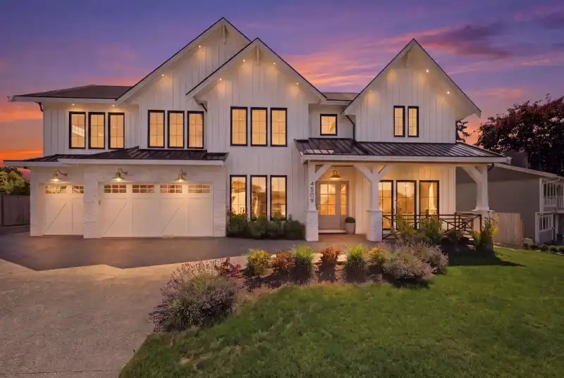 4509 SOUTHRIDGE CRESCENT - photo 1 of 40