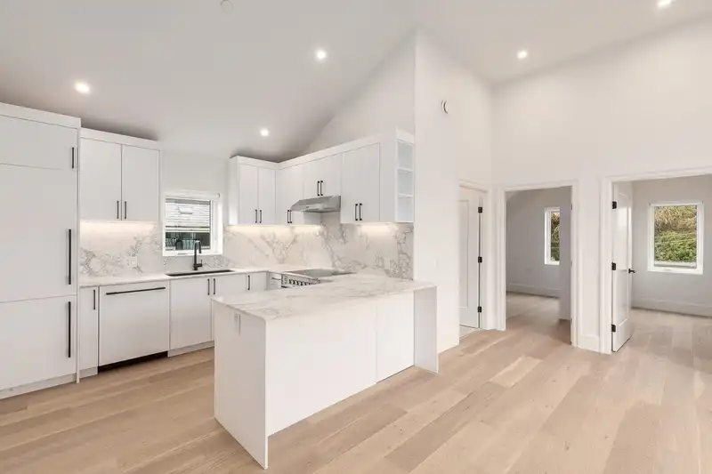 849 E 19TH AVENUE - photo 4 of 17