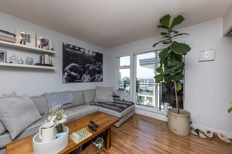 514 111 E 3RD STREET - photo 3 of 28