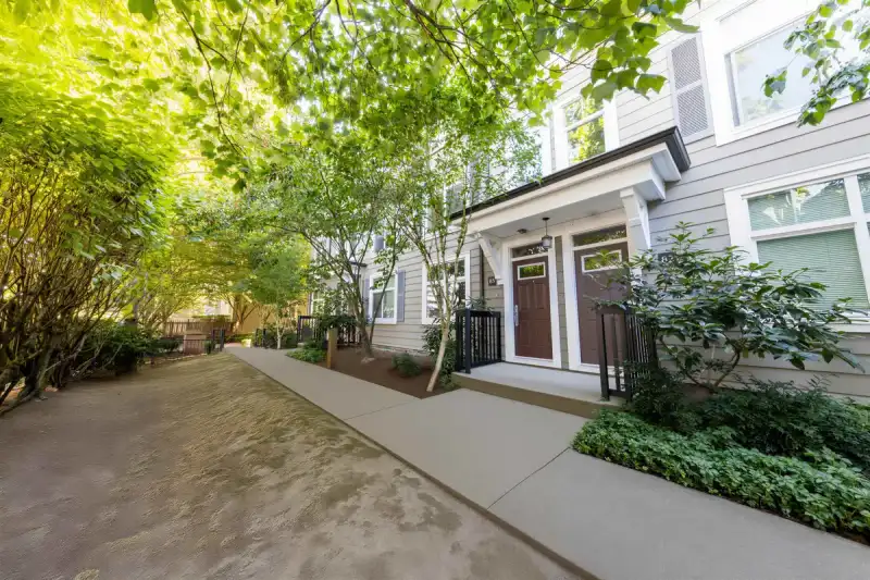 83 15833 26 AVENUE - photo 1 of 34