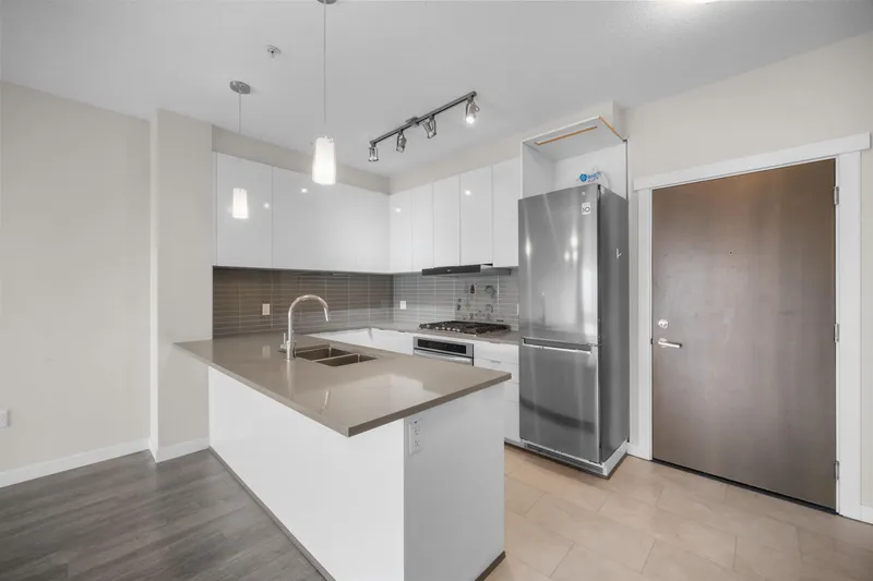 603 9399 ALEXANDRA ROAD - photo 2 of 25