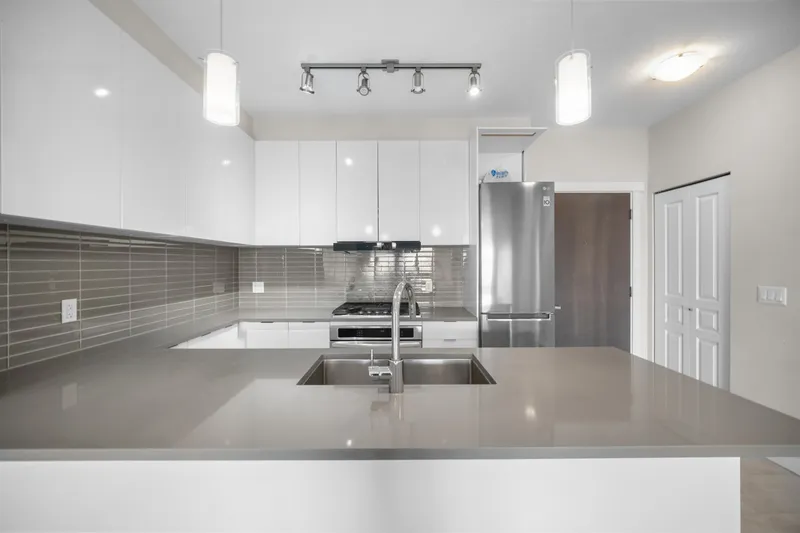 603 9399 ALEXANDRA ROAD - photo 3 of 25