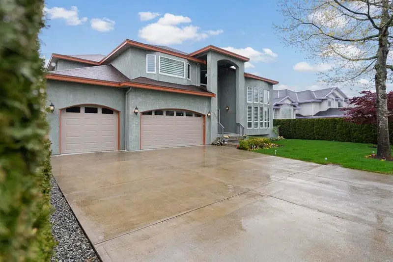 14330 82 AVENUE - photo 1 of 25