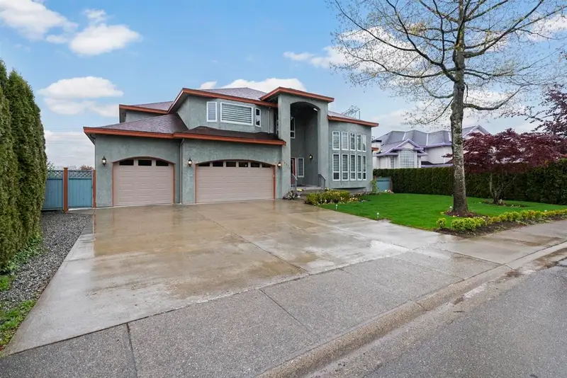 14330 82 AVENUE - photo 2 of 25