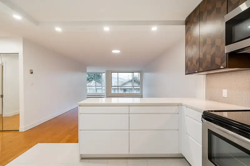 514 518 MOBERLY ROAD - photo 2 of 22