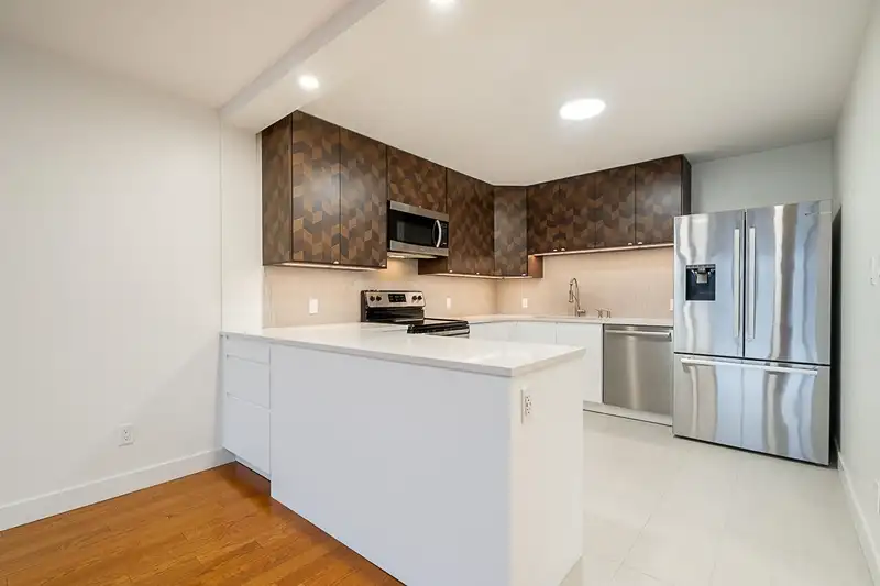 514 518 MOBERLY ROAD - photo 3 of 22