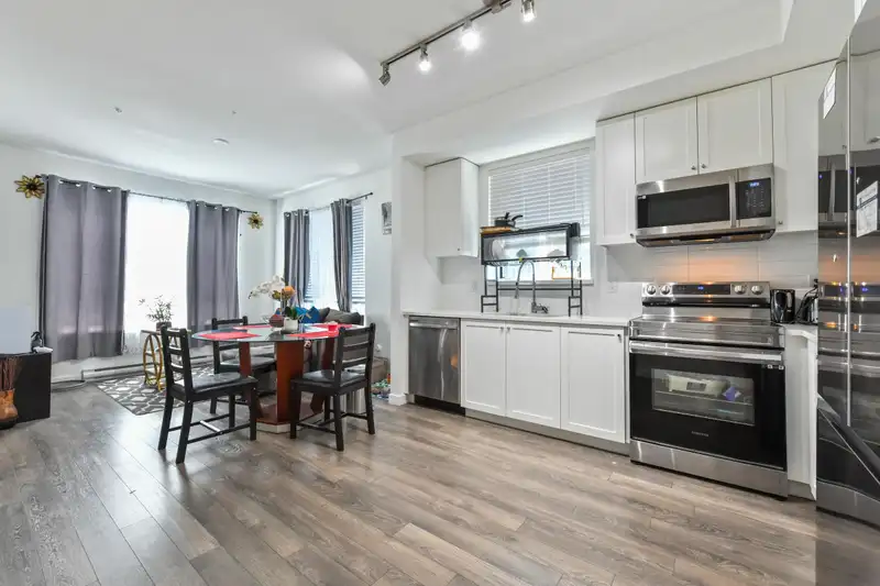 306 15848 FRASER HIGHWAY - photo 4 of 17