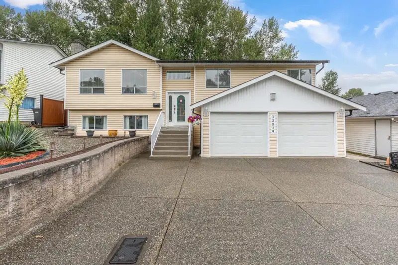 33039 MALAHAT PLACE - photo 2 of 40